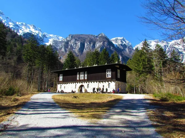 Plecnikov Herenhuis Kamniska Bistrica Slovenië Met Besneeuwde Bergen Van Kamnik — Stockfoto