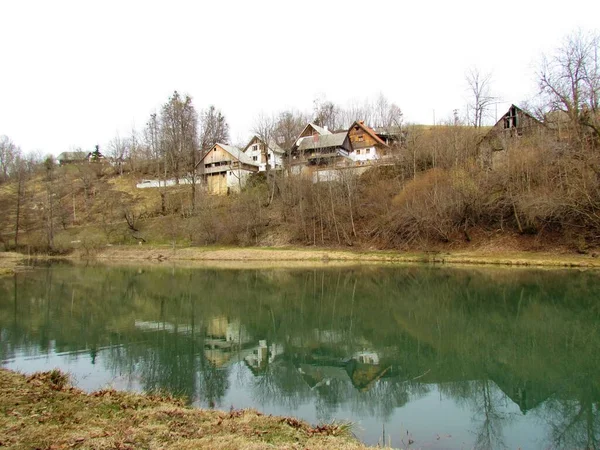 Étang Vosce Près Radovljica Gorenjska Slovénie Avec Les Maisons Dessus — Photo