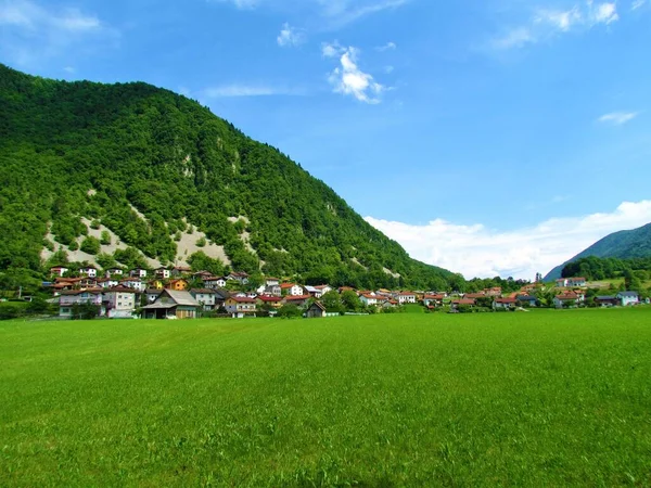 Zona Residencial Aldea Most Soci Región Litoral Eslovenia Bajo Una —  Fotos de Stock