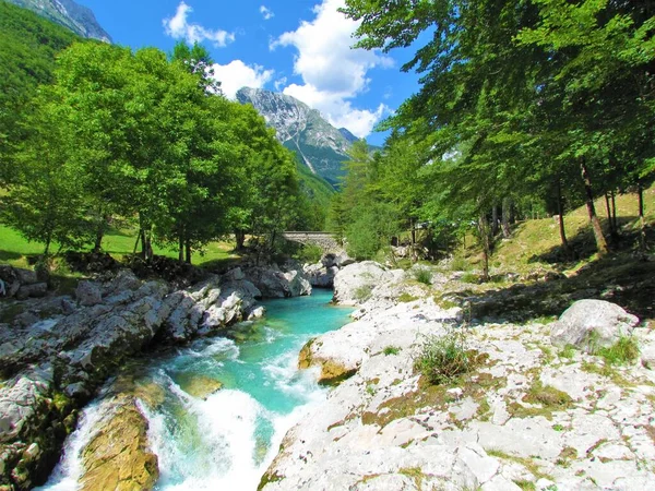 Río Soca Color Esmeralda Pequeño Desfiladero Soca Valle Trenta Eslovenia —  Fotos de Stock