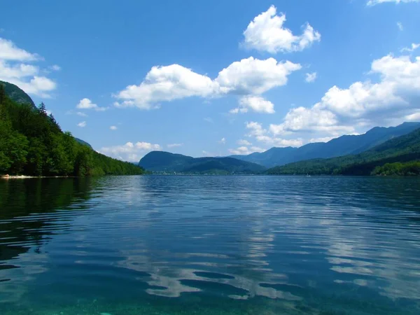 Vista Del Famoso Destino Turístico Lago Bohinj Gorenjska Eslovenia Con —  Fotos de Stock