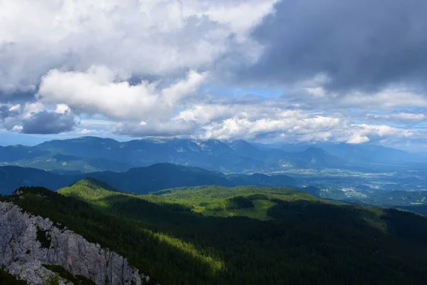 Szcenírozott Kilátás Gorenjska Régió Szlovénia Karavanke Hegy Felhők Felett Pokljuka — Stock Fotó