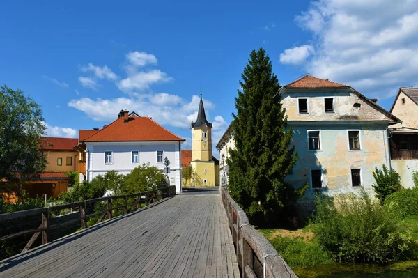 Pont Bois Menant Kostanjevica Krki Dolenjska Slovénie Avec Une Église — Photo