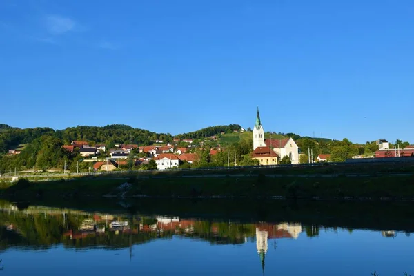 Blick Auf Die Stadt Krsko Dolenjska Slowenien Mit Sava Vordergrund — Stockfoto