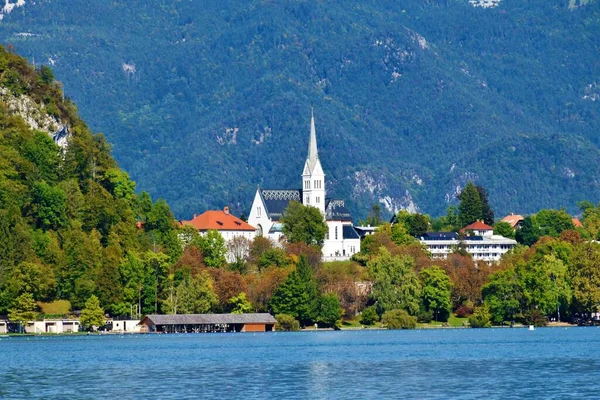Igreja Paroquial Martin Bled Eslovênia Lago Sangrou Frente — Fotografia de Stock