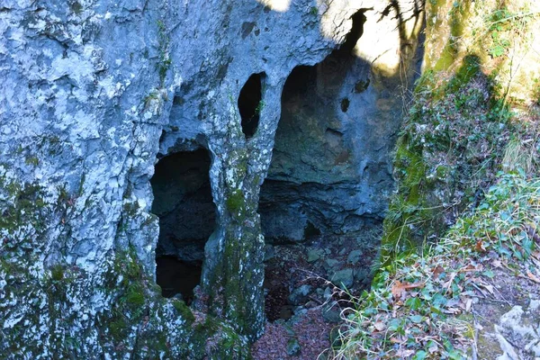 Krasová Skalní Formace Oknem Jeskyni — Stock fotografie