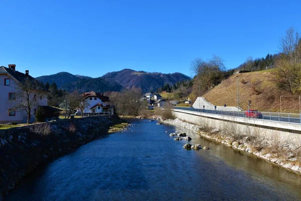 Poljanska Sora Fließt Durch Das Dorf Gorenja Vas Gorenjska Slowenien — Stockfoto