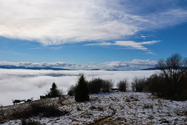 Pohled Vrcholu Hory Slivnica Notranjska Slovinsko Javorniki Hory Stoupá Nad — Stock fotografie