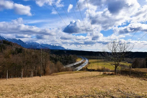 Autostrada Gorenjska Słowenii Pokryte Śniegiem Góry Kamnik Savinja — Zdjęcie stockowe