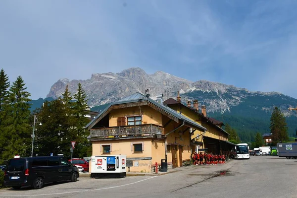 Cortina Ampezzo Włochy Czerwca 2022 Dworzec Autobusowy Miejscowości Cortina Ampezzo — Zdjęcie stockowe