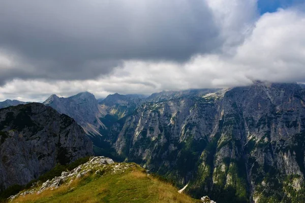 View Krma Valley Mountains Triglav Mountain Covered Clouds Julian Alps — стоковое фото