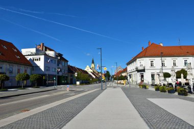 Zaleç, Slovenya - 18 Eylül 2022: Slovenya 'nın Stajerska kentindeki Zalec kasabasının merkez meydanı