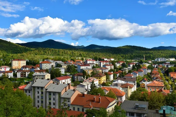 Vue Ville Postojna Notranjska Slovénie Avec Des Collines Couvertes Forêts — Photo