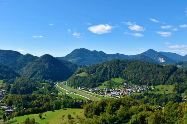 Kilátás Savinja Folyó Völgyére Erdőkkel Borított Dombokkal Körülvéve Szlovén Prealpokban — Stock Fotó