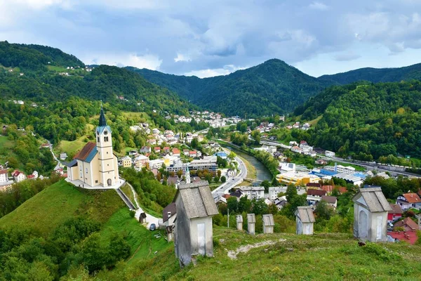 Blick Auf Die Stadt Idrija Primorska Slowenien Und Die Kirche — Stockfoto