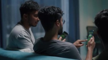 Hintliler online uygulamada hisseleri tartışıyor