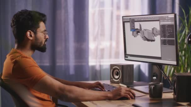 Desarrollador masculino indio creando modelo de avión — Vídeo de stock