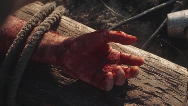 Verdugo de cosechas crucificando a Jesucristo — Vídeos de Stock