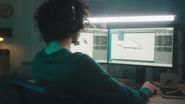 Manlig frilansare gör 3D-modell av flygplan — Stockvideo