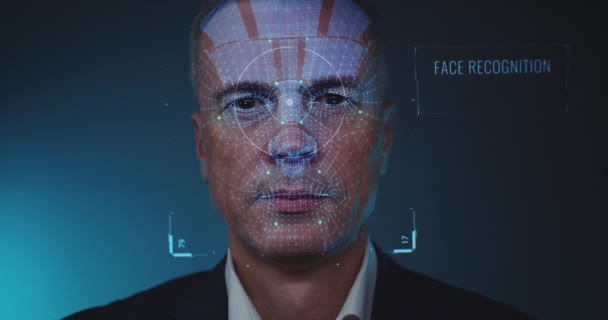 Sistem pengenalan wajah memeriksa pengusaha — Stok Video