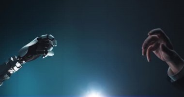 Robot insanı sayborga çeviriyor.