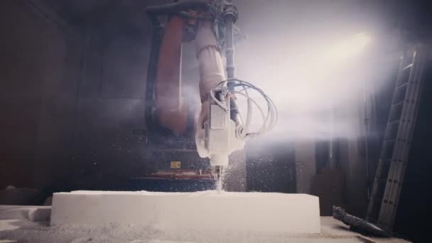 Robotic arm cutting plastic in dark workshop — 图库视频影像