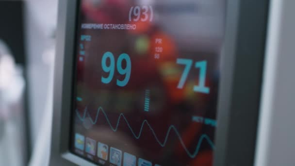 救急車のバイタルサインモニター — ストック動画