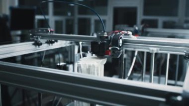 Plastik model yazdıran 3D yazıcı