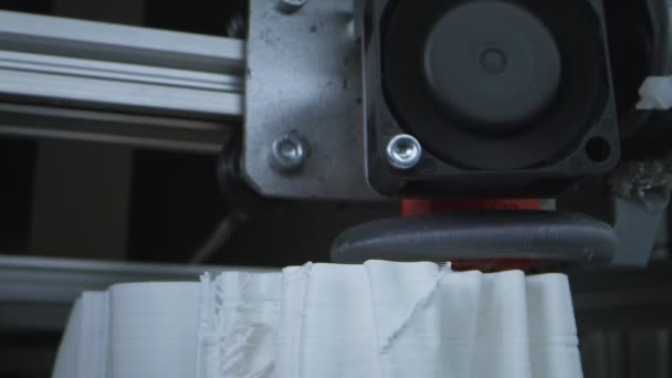 Escultura de impressão de impressora 3D em oficina — Vídeo de Stock