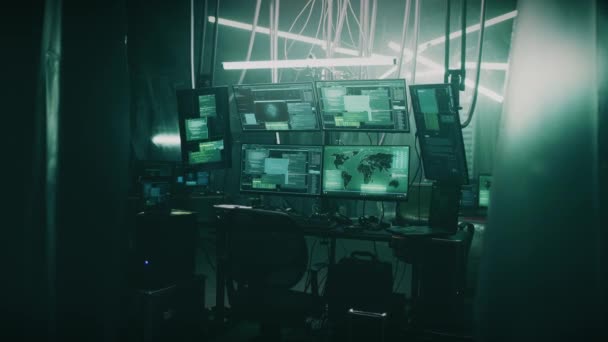 Schovávání kyberkriminálníků s počítači — Stock video