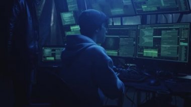 Bilgisayarda hükümet verilerini kıran hackerlar