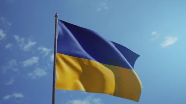 Ukrainian flag against the sky — Stock Video