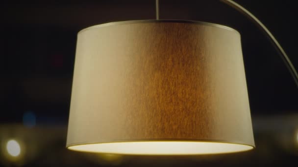 Zamknij Ujęcie Lampy Scenie Teatralnej Dekoracji Tworzenia Niezbędnej Atmosfery Podczas — Wideo stockowe