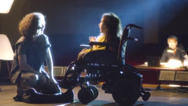 Actor Kneeling Next Disabled Actress Wheelchair Acting Romantic Scene Play — Stockvideo