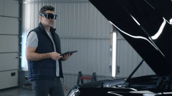 Male Worker Diagnosing Checking Car Repairing Car Service Using Tablet — Photo