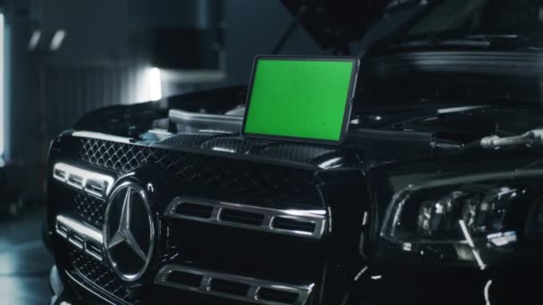 Zaporozhye Ukraine June 2022 Digital Device Green Screen Hood Car — Stockvideo