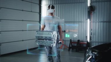 Bir mühendis, bir otomobil motorunun sağlığını üç boyutlu holografik arayüzü görselleştiren sanal geleceksel bir programda test eder.