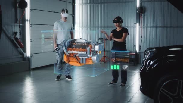 Deux Ingénieurs Gestionnaires Service Utilisent Technologie Réalité Virtuelle Pour Diagnostiquer — Video