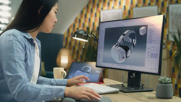 Freelancer Feminino Asiático Trabalhando Casa Criando Protótipo Headset Moderno Software — Fotografia de Stock