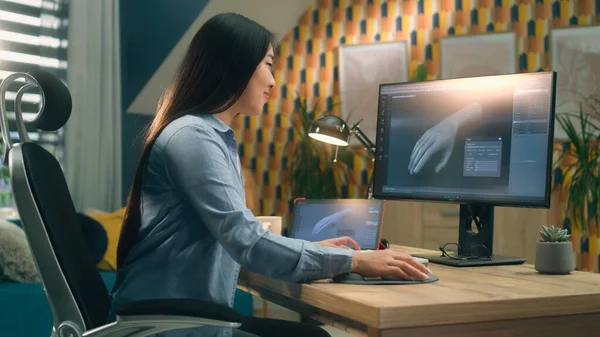 Mujer Asiática Sentada Silla Mesa Oficina Casa Haciendo Prototipo Mano — Foto de Stock