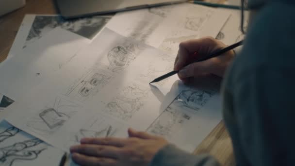 Animator Cria Esboços Para Desenho Animado Funciona Storyboard Compilação Banda — Vídeo de Stock