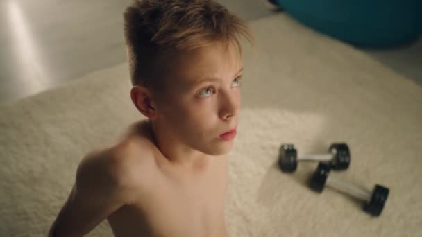 Focused Teenage Boy Nude Upper Body Exercises Dumb Bells Carpet — стоковое видео