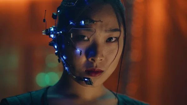 Chica Asiática Estilo Cyberpunk Con Auricular Micrófono Con Pequeñas Luces —  Fotos de Stock
