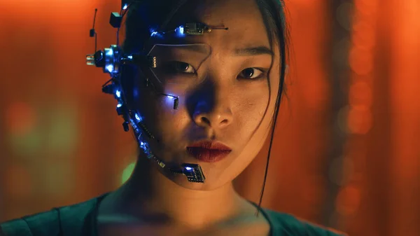 Chica Asiática Estilo Cyberpunk Con Auricular Micrófono Con Pequeñas Luces — Foto de Stock