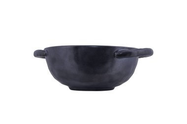 Beyaz arkaplanda siyah seramik çömlek izole 