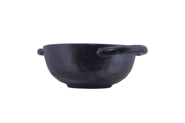 Beyaz arkaplanda siyah seramik çömlek izole 