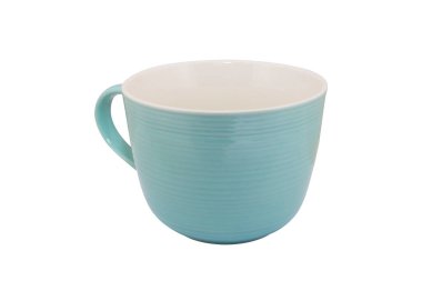 Beyaz arkaplanda mavi seramik bardak izole