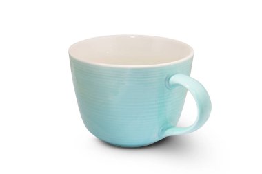 Beyaz arkaplanda mavi seramik bardak izole