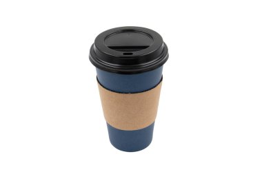 Beyaz arkaplanda izole edilmiş tek kullanımlık mavi kraft kağıt kahve fincanı.