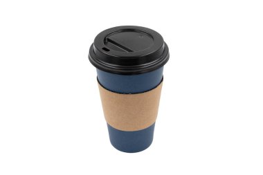 Beyaz arkaplanda izole edilmiş tek kullanımlık mavi kraft kağıt kahve fincanı.